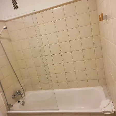 Apartamento Con Garaje En El Corazon De Santa Cruz *