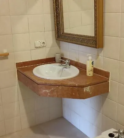 Apartamento Con Garaje En El Corazon De Santa Cruz Apartment *